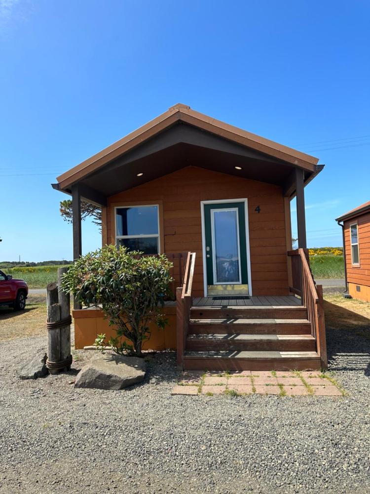 Studio Cabin with Kitchen and Jetted Tub interior